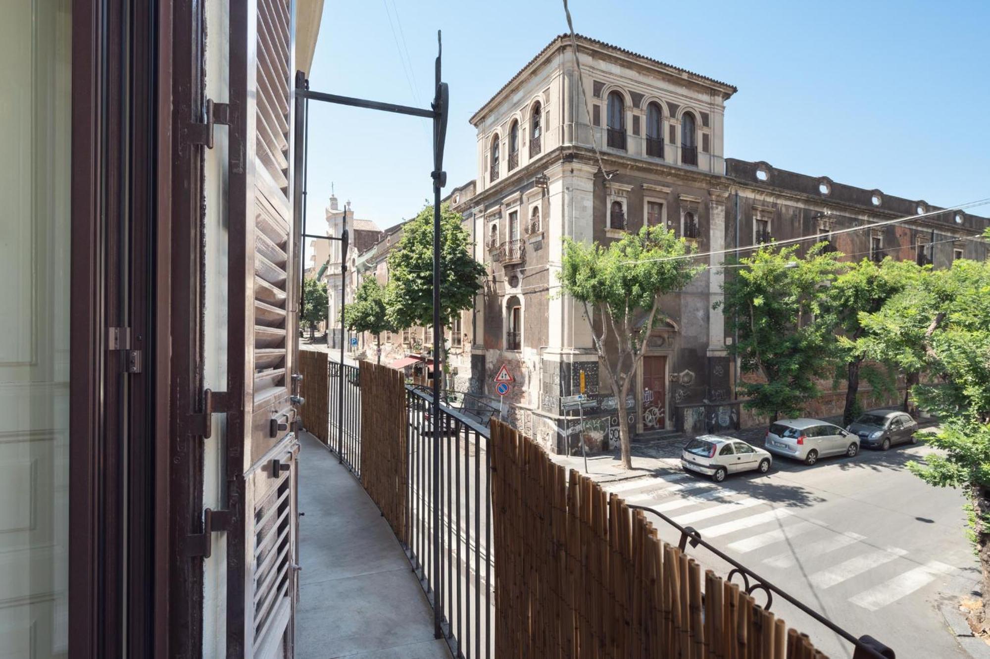 Terra Dell'Etna Apartment คาตาเนีย ภายนอก รูปภาพ