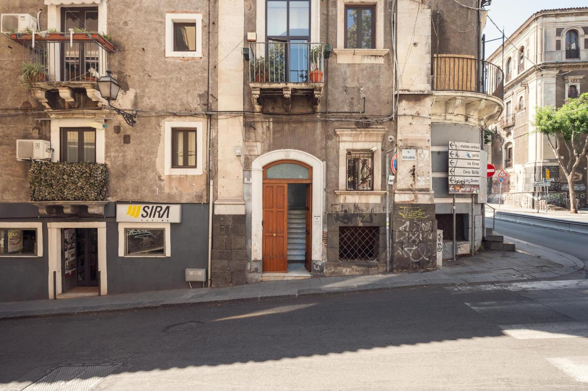 Terra Dell'Etna Apartment คาตาเนีย ภายนอก รูปภาพ