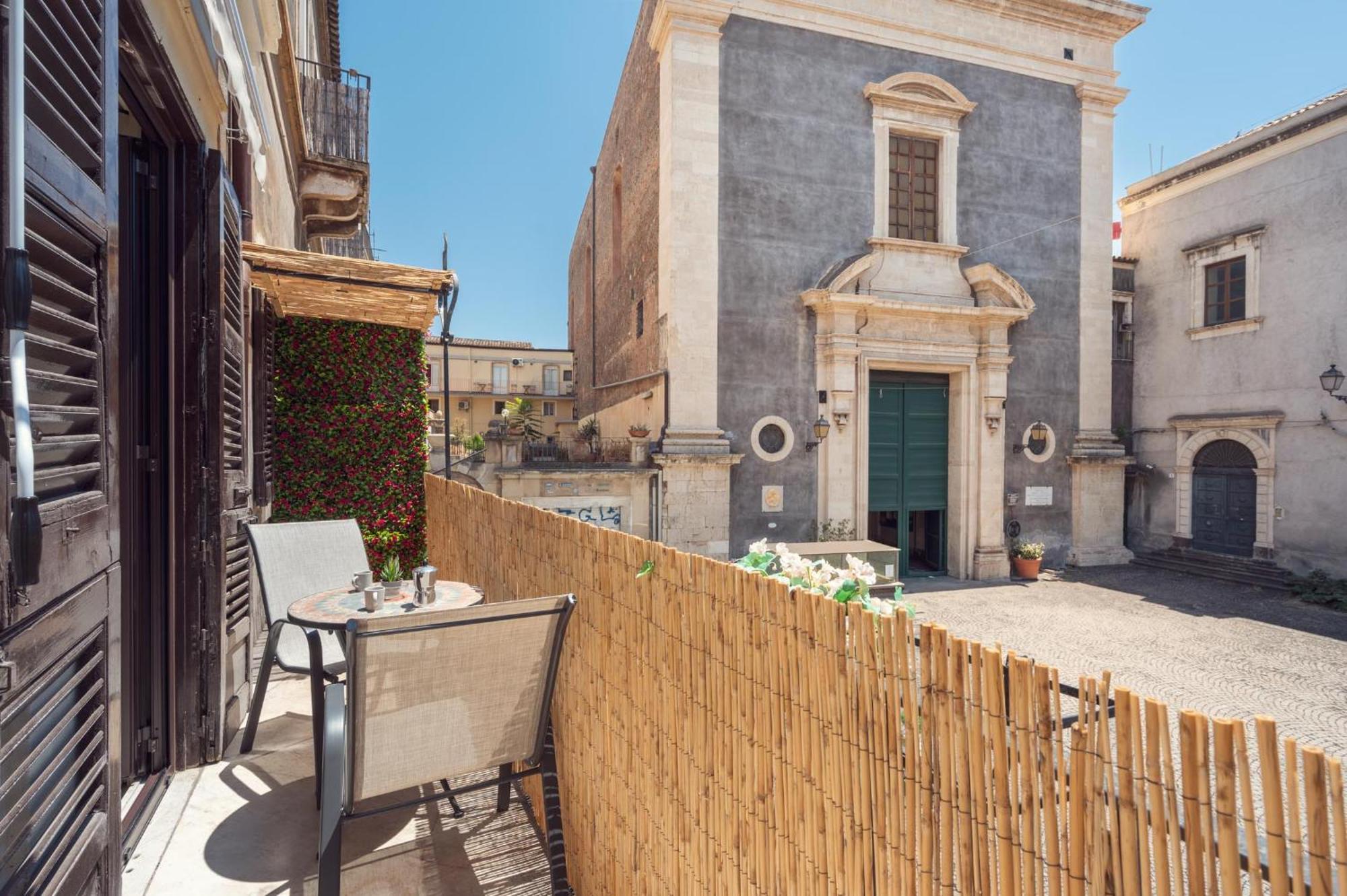 Terra Dell'Etna Apartment คาตาเนีย ภายนอก รูปภาพ