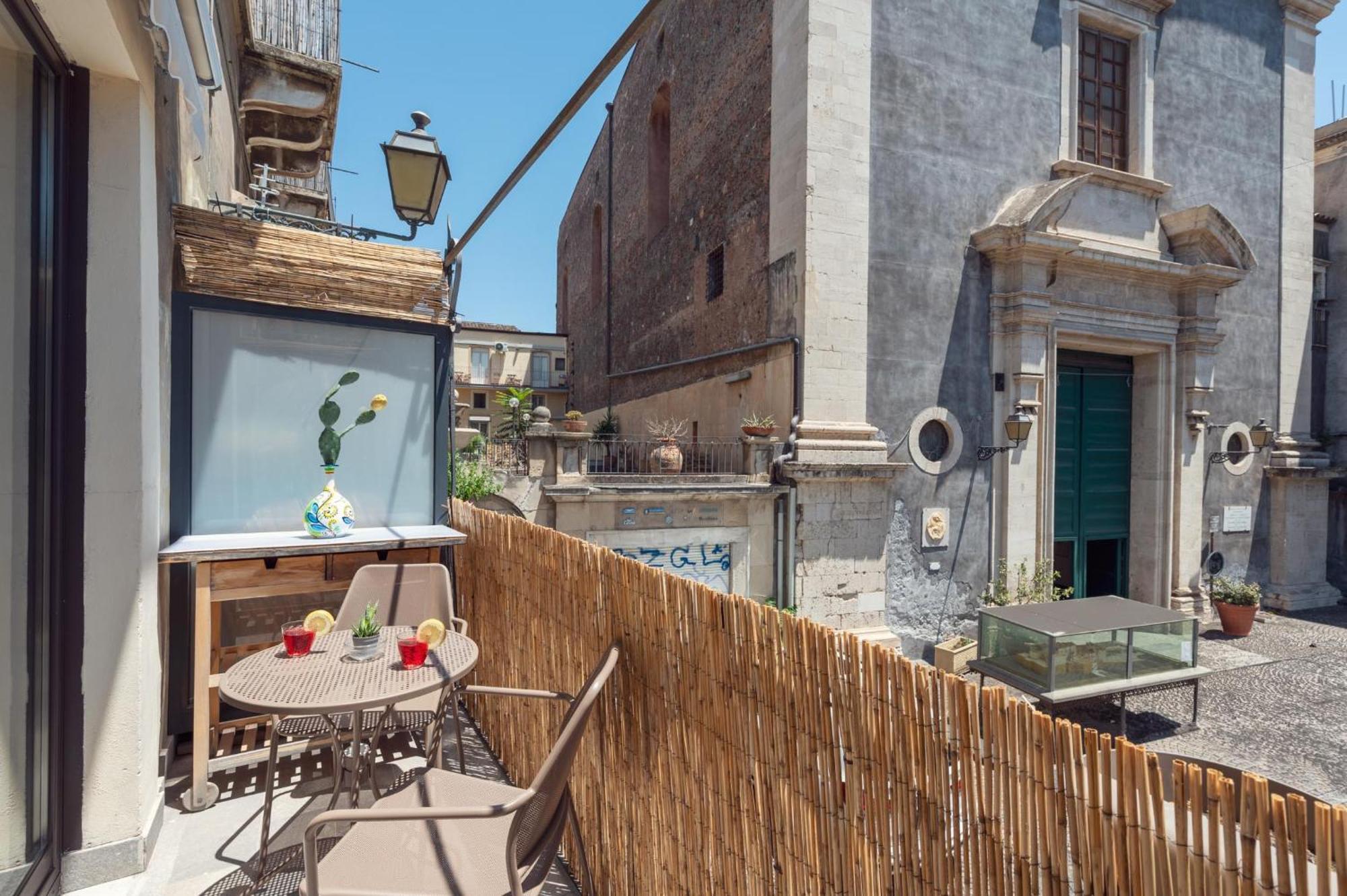 Terra Dell'Etna Apartment คาตาเนีย ภายนอก รูปภาพ